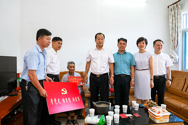 向英雄致敬 开云在线登录联合开展走访慰问抗战老兵活动