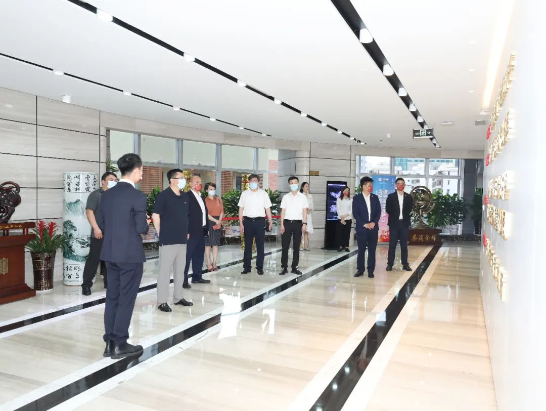 青岛市政协副主席、崂山区委书记张元升一行莅临开云在线登录调研考察